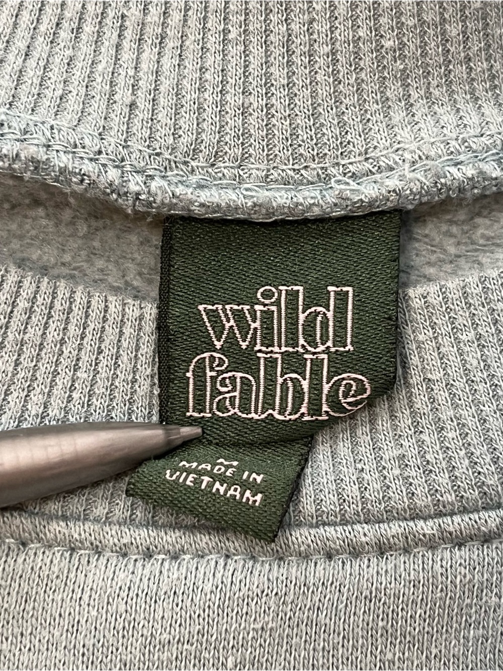 Wild Fable CALI Sweatshirt Womens Medium Blue Cropped Crewneck Boxy Fit Surfer - Picture 3 of 9